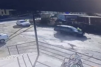 Осужден казахстанец, который прокатил полицейского на капоте авто