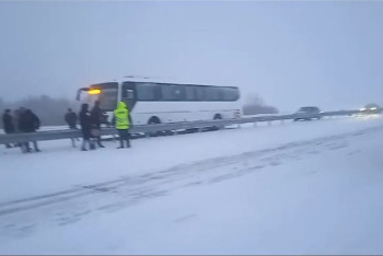Фотография к новости: Замерзавших на трассе 16 россиян спасли в Акмолинской области