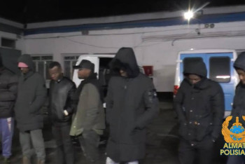 Фотография к новости: 19 нелегалов из Африки депортировали из Алматы