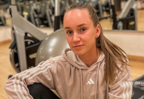 Фотография к новости: Елена Рыбакина сенсационно проиграла на турнире в Аделаиде