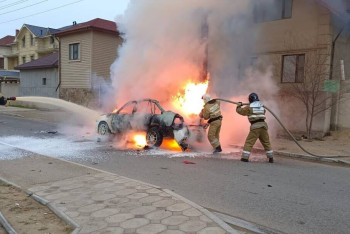 Взрыв автомобиля попал на видео в Актау