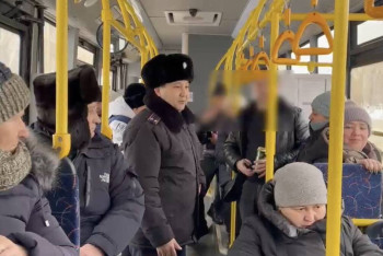 Фотография к новости: Социальный эксперимент "Пьяный пассажир" провели в Павлодаре