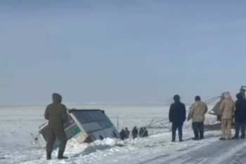 Автобус с 17 пассажирами слетел в кювет в области Абай