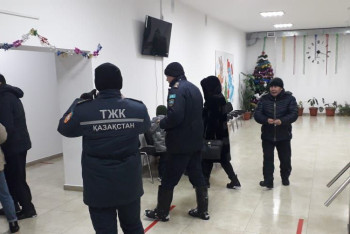 Фотография к новости: 65 иностранцев спасли на трассе казахстанские полицейские