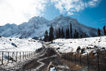 Трассу закрыли из-за угрозы схода лавин в ВКО