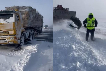 Фотография к новости: Восемь часов откапывали грузовик на трассе в Акмолинской области
