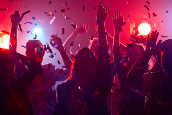 Фотография к новости: Двое кызылординских учителей лишились работы после посещения ночного клуба в Турции