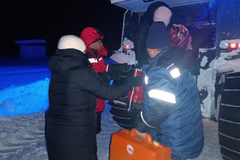 Больше семи часов добирались спасатели до беременной женщины в ВКО