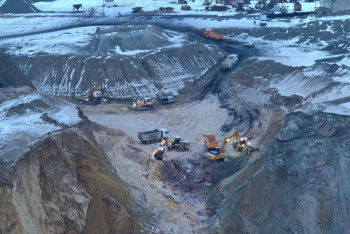 Фотография к новости: Автобус провалился под землю в Павлодарской области: есть ли у спасателей шансы выжить