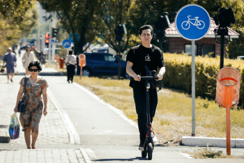 Более 14 млн поездок совершили алматинцы на кикшеринговых самокатах