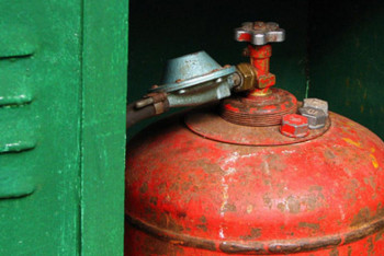 Сотрудники пекарни пострадали из-за взрыва газового баллона в Арыси