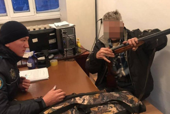 Фотография к новости: Незванно пришедший полицейский забрал ружьё у семейного дебошира в Карагандинской области