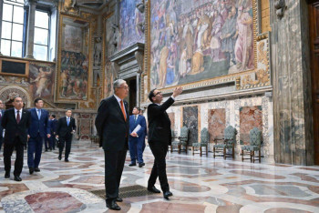 Фотография к новости: Президент Казахстана посетил музеи Ватикана