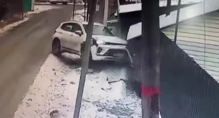 Школьник на автомобиле сбил девочку в Алматинской области