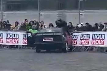 Автомобиль въехал в толпу зрителей на мотошоу в Италии