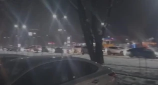 Пробки образовались возле АЗС в Алматы