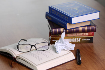 Фотография к новости: Разработать меры по финансированию научных исследований поручил Смаилов