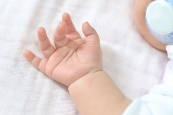 Груднички пострадали во время землетрясения в Алматы