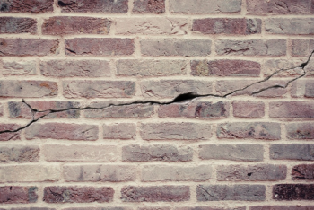 Трещины на 19 зданиях обнаружили после землетрясения в Алматинской области