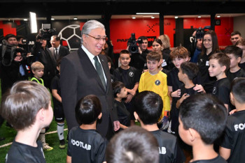 Фотография к новости: Касым-Жомарт Токаев посетил футбольный центр в Алматы