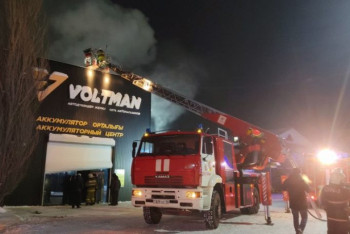 Пожар охватил аккумуляторный центр в Костанае