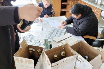 Нелегальные сигареты и алкоголь продавали в Алматинской области