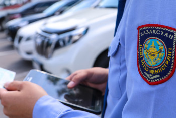 Бывший сотрудник полиции два года незаконно регистрировал авто в Акмолинской области