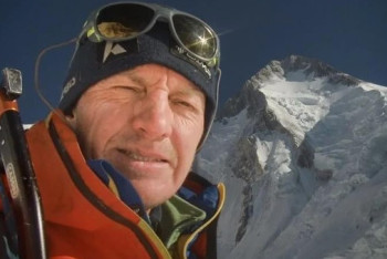 Чемпион Казахстана по альпинизму застрял на высоте 5 км в Пакистане