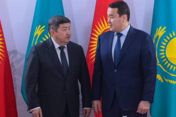 Фотография к новости: Сотрудничество Казахстана и Кыргызстана обсудили Алихан Смаилов и Акылбек Жапаров