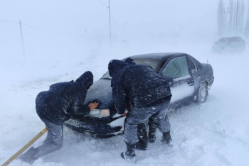 Почти 200 человек спасли из снежных заносов за сутки в Казахстане