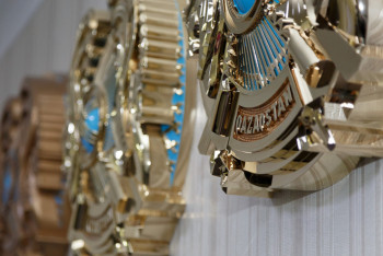 Сложный для восприятия и устарел —  вокруг казахстанского герба разгорелась дискуссия