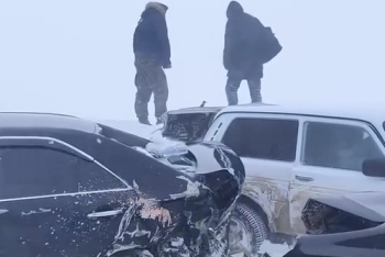 11 автомобилей столкнулись на трассе в Акмолинской области