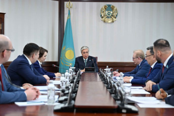 Президент провел встречу с руководителями парламентских фракций