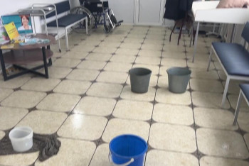 Поликлинику затопило после дождя в Атырау