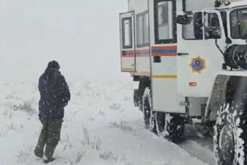 Фотография к новости: Почти три сотни человек эвакуировали из снежных заносов в Актюбинской области