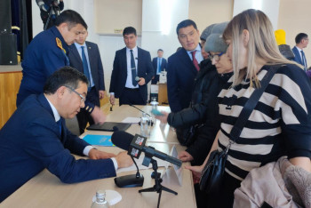 Фотография к новости: Мы на вашей стороне - аким области Абай обратился к погорельцам рынка в Семее