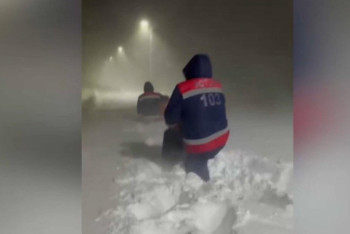 Фотография к новости: На коленях сквозь буран: самоотверженных фельдшеров обещают отметить в Минздраве