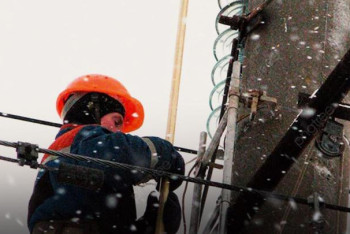 Фотография к новости: Более 230 абонентов остаются третьи сутки без света в ЗКО