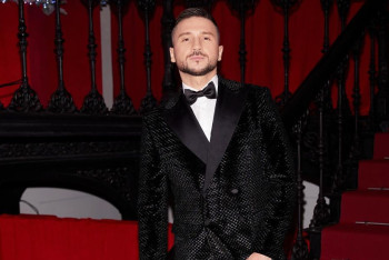 Фотография к новости: Моя главная звёздочка - певец Сергей Лазарев восхищён поведением бабушки на концерте