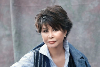 Фотография к новости: Надо у меня сначала спрашивать: Роза Рымбаева опровергла информацию о разбирательствах в суде