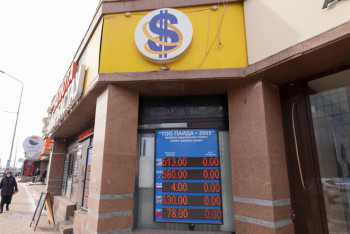 Почти в 70 раз сократились продажи рубля в Казахстане