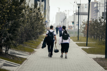 Ввести наказание за сталкинг предложила депутат в Казахстане