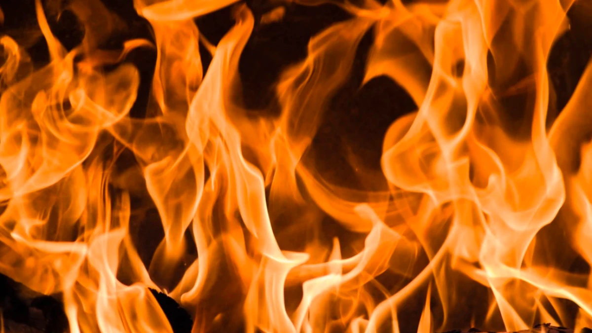 Бытовки горели на стройке в Астане