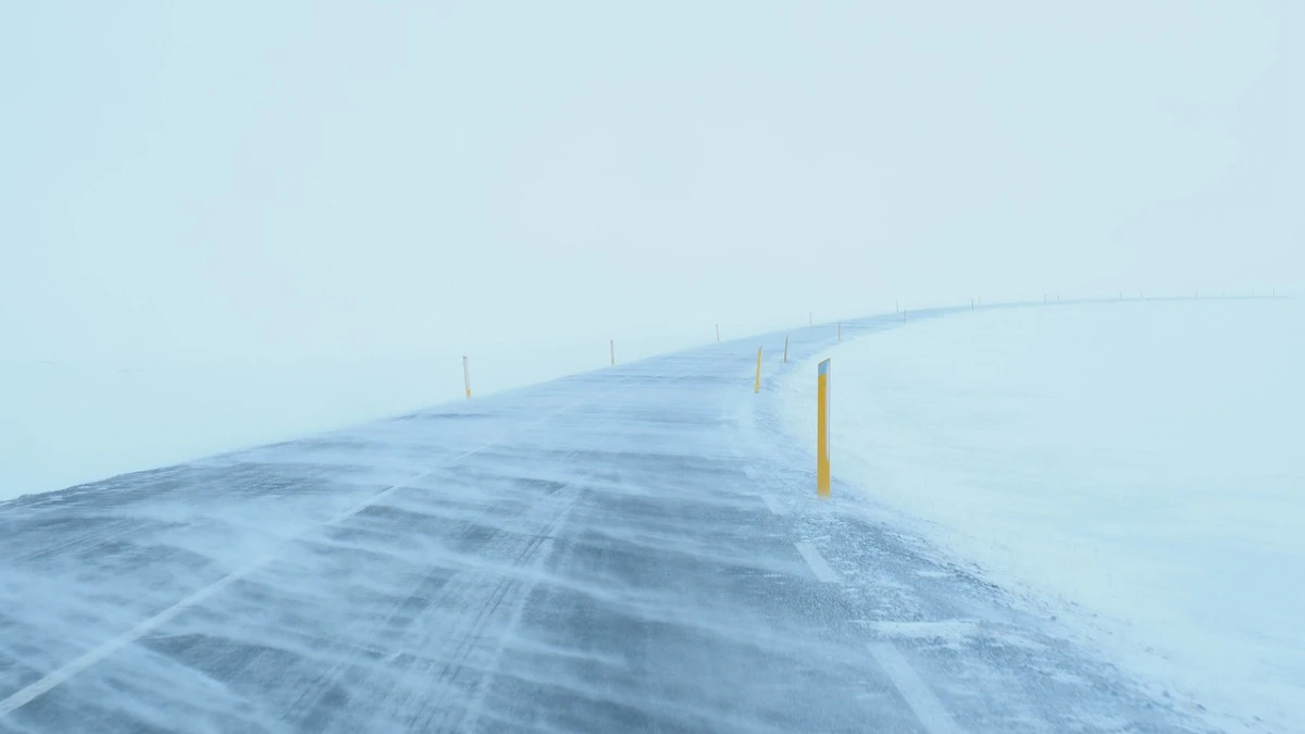 Движение транспорта ограничили на 36 участках трасс в Казахстане