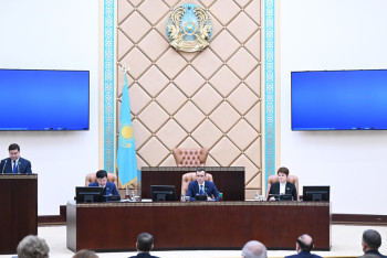 Фотография к новости: Ашимбаев предложил привлечь частные инвестиции в КТЖ