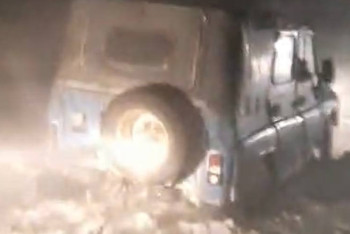 Застрявшего на заснеженной дороге ветврача спасли в ВКО