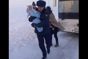 Более 70 иностранцев эвакуировали с трассы в Акмолинской области