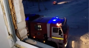 Пожар охватил двухэтажное здание СТО в Петропавловске