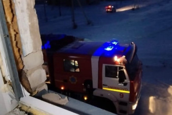 Пожар охватил двухэтажное здание СТО в Петропавловске