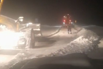 Фотография к новости: Появилось видео с трассы в области Абай, где застряли более 100 авто